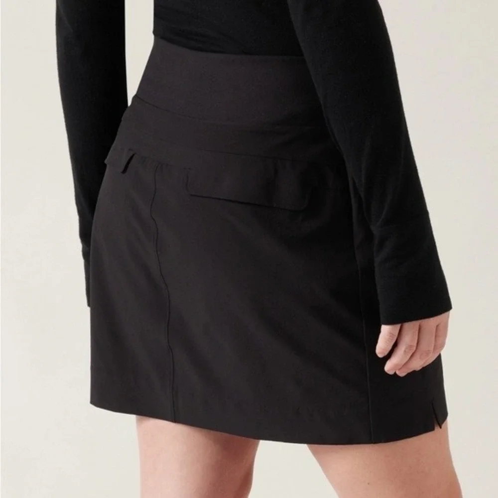 Athleta Soho Skort Black Active Hiking Travel Skirt with Pockets Size 8